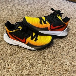 Size 8 Kyrie Low 2s Men’s basketball shoes